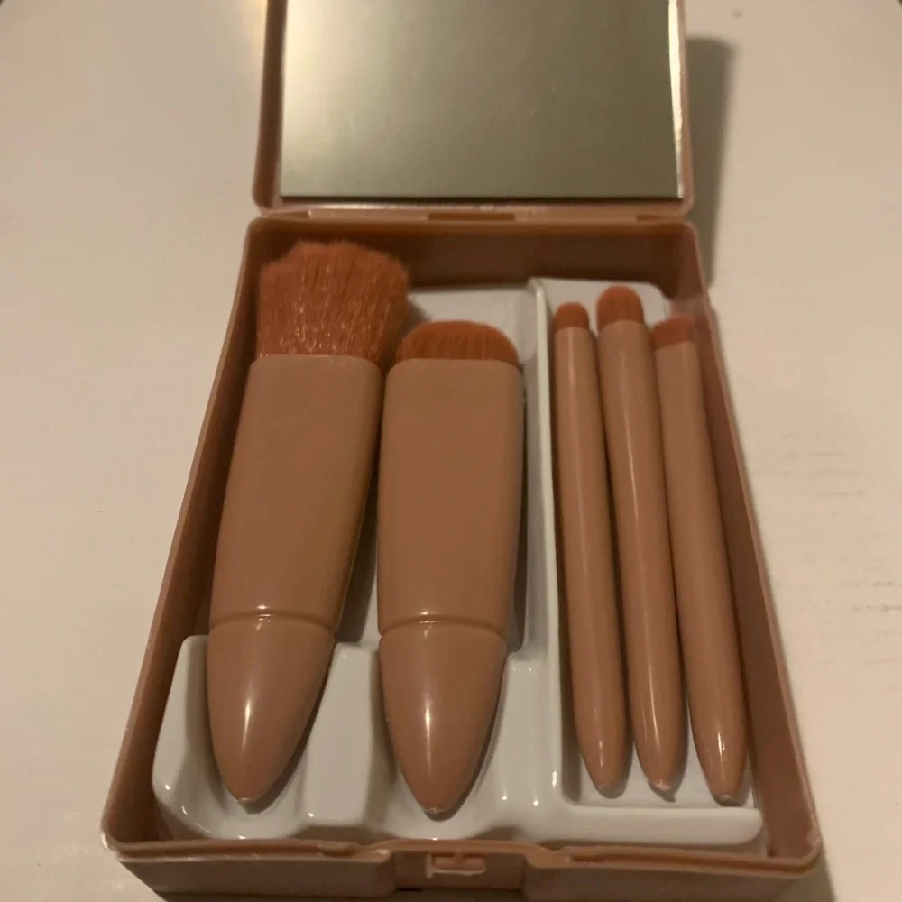 Compact Makeup Brush Set in Tan Case